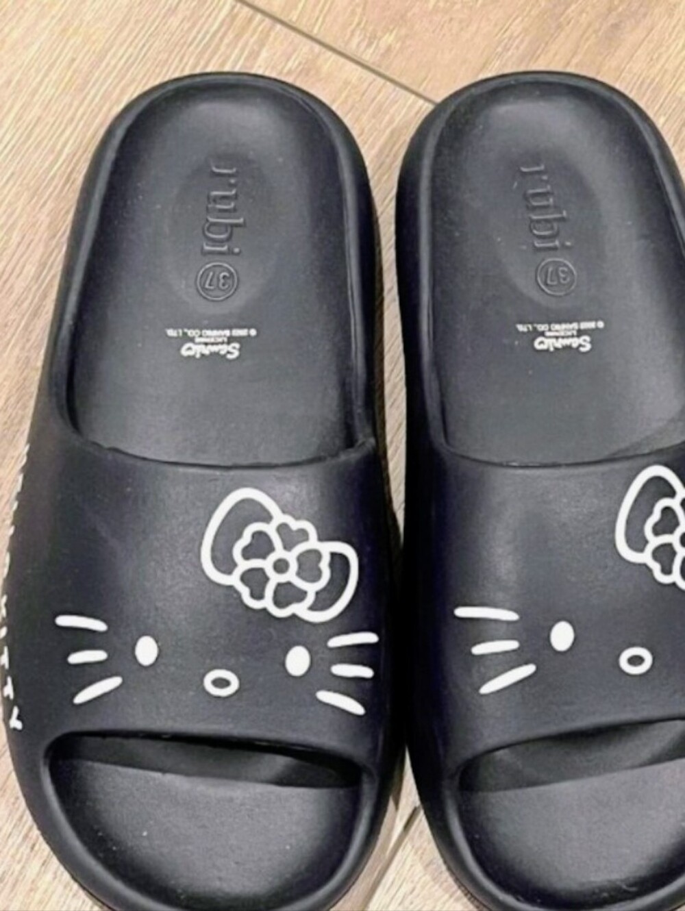Hello Kitty Black Slip-On  Slide Sandals with White Accent SZ 7